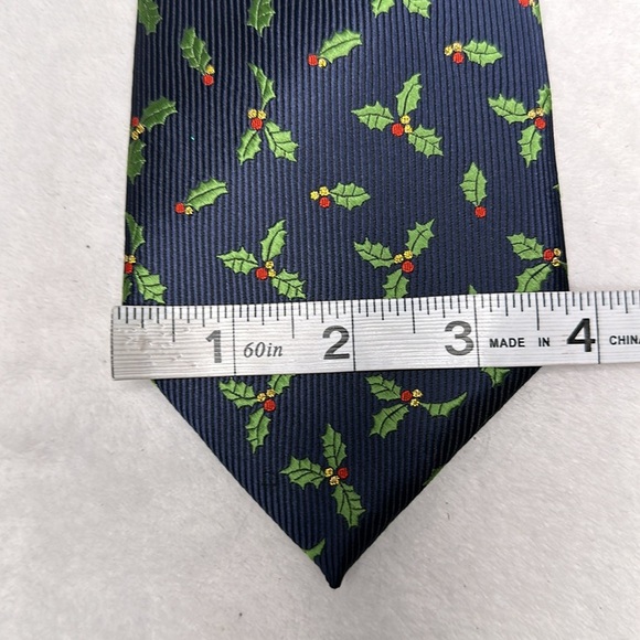 Christmas Holiday Tie - Picture 2 of 4